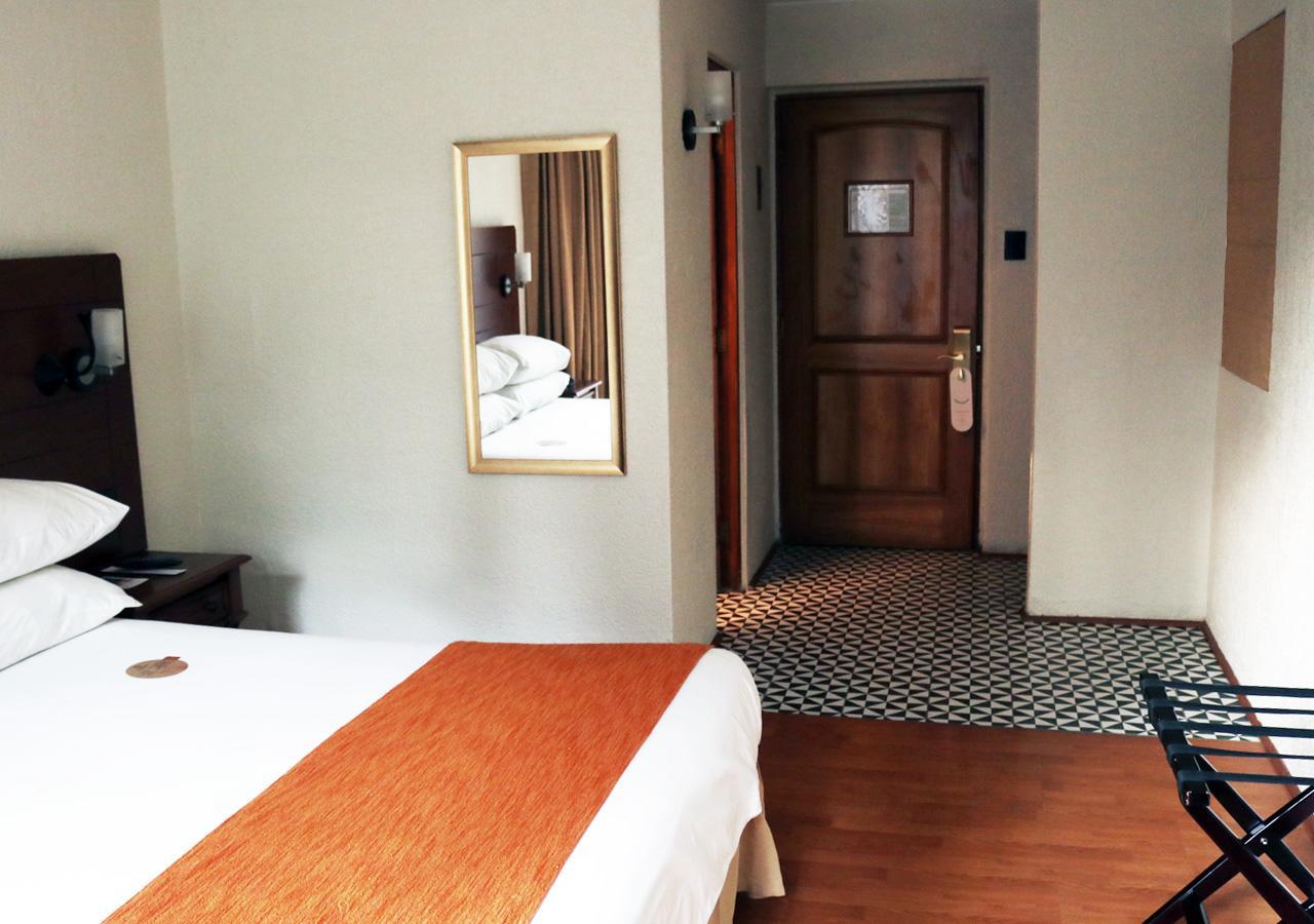 Hotel Y Centro De Eventos Manquehue Las Condes ซานติอาโก ภายนอก รูปภาพ